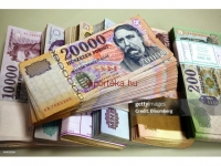 Üdvözlöm!  Nemzetközi kölcsönöket kínálok.  A tőkét 2 000 és 5 000 000 euró közötti összegű, rövid és hosszú lejáratú kölcsönök nyújtására használom fel magánszemélyek között, komolyan érdeklődő, valós igényű magánszemélyek számára. A kamatláb évi 3%